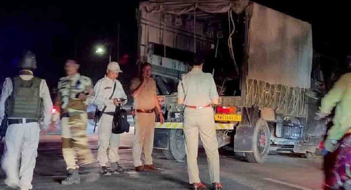 മണിപ്പൂരിൽ സൈനിക വാഹനത്തിന് നേരെ അജ്ഞാതരുടെ വെടിവെപ്പ് മണിപ്പൂരിൽ സൈനിക വാഹനത്തിന് നേരെ അജ്ഞാതരുടെ വെടിവെപ്പ്
