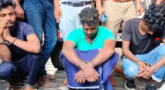 ആൻഡമാൻ നിക്കോബാർ ദ്വീപിൽ നിന്നും മെത്താംഫിറ്റമിൻ എത്തിച്ച് വിൽപ്പന ; മൂന്ന് പ്രതികൾക്ക് 15 വർഷം കഠിനതടവും പിഴയും ശിക്ഷ ആൻഡമാൻ നിക്കോബാർ ദ്വീപിൽ നിന്നും മെത്താംഫിറ്റമിൻ എത്തിച്ച് വിൽപ്പന ; മൂന്ന് പ്രതികൾക്ക് 15 വർഷം കഠിനതടവും പിഴയും ശിക്ഷ