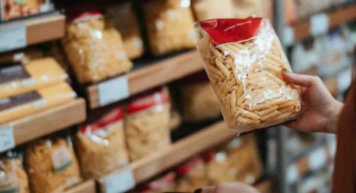 സ്കൂൾ വിദ്യാർത്ഥികൾക്ക് ഭക്ഷണ പായ്ക്കറ്റുകളിലെ മുന്നറിയിപ്പ് ലേബലുകൾ വായിക്കാൻ പരിശീലനം നൽകണമെന്ന് എറണാകുളം ജില്ലാ കളക്ടർ സ്കൂൾ വിദ്യാർത്ഥികൾക്ക് ഭക്ഷണ പായ്ക്കറ്റുകളിലെ മുന്നറിയിപ്പ് ലേബലുകൾ വായിക്കാൻ പരിശീലനം നൽകണമെന്ന് എറണാകുളം ജില്ലാ കളക്ടർ