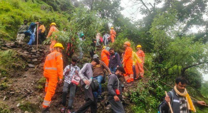 കനത്ത മഴയ്ക്കും മണ്ണിടിച്ചിലിനുമുള്ള സാധ്യത ; ചാർ ധാം യാത്രയും ഹേമകുണ്ഡ് സാഹിബ് യാത്രയും മാറ്റിവെച്ചു കനത്ത മഴയ്ക്കും മണ്ണിടിച്ചിലിനുമുള്ള സാധ്യത ; ചാർ ധാം യാത്രയും ഹേമകുണ്ഡ് സാഹിബ് യാത്രയും മാറ്റിവെച്ചു