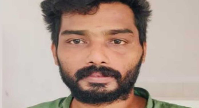 കാപ്പ ചുമത്തി നാടുകടത്തിയ കുപ്രസിദ്ധ ക്രിമിനലും മയക്കുമരുന്ന് കച്ചവടക്കാരനുമായ പ്രതിയെ പോലീസ് പിടികൂടി കാപ്പ ചുമത്തി നാടുകടത്തിയ കുപ്രസിദ്ധ ക്രിമിനലും മയക്കുമരുന്ന് കച്ചവടക്കാരനുമായ പ്രതിയെ പോലീസ് പിടികൂടി