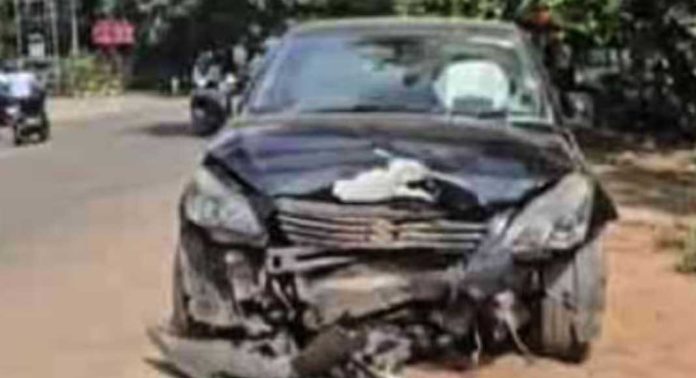 ബൈക്ക് യാത്രികനെ ഇടിച്ചിട്ട് നിര്ത്താതെ പോയ കാര് നാട്ടുകാരൻ പിന്തുടര്ന്ന് പിടികൂടി ബൈക്ക് യാത്രികനെ ഇടിച്ചിട്ട് നിര്ത്താതെ പോയ കാര് നാട്ടുകാരൻ പിന്തുടര്ന്ന് പിടികൂടി