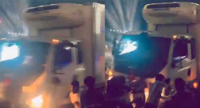 ഗണേശ വിഗ്രഹ ഘോഷയാത്രയിലേക്ക് ട്രക്ക് പാഞ്ഞുകയറി 8 മരണം ഗണേശ വിഗ്രഹ ഘോഷയാത്രയിലേക്ക് ട്രക്ക് പാഞ്ഞുകയറി 8 മരണം