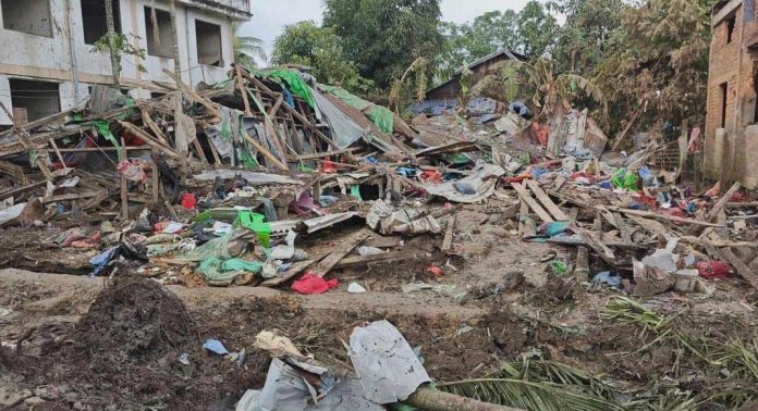 മ്യാൻമറിൽ സ്കൂളിൽ പട്ടാളം ബോംബിട്ടു ; 19 വിദ്യാർഥികൾ കൊല്ലപ്പെട്ടു മ്യാൻമറിൽ സ്കൂളിൽ പട്ടാളം ബോംബിട്ടു ; 19 വിദ്യാർഥികൾ കൊല്ലപ്പെട്ടു