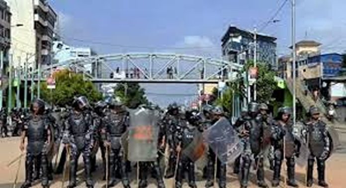 നേപ്പാളിൽ ജെൻസി പ്രക്ഷോഭം ആളിപ്പടരുന്നതിനിടെ പ്രത്യേക അറിയിപ്പുമായി സൈന്യം നേപ്പാളിൽ ജെൻസി പ്രക്ഷോഭം ആളിപ്പടരുന്നതിനിടെ പ്രത്യേക അറിയിപ്പുമായി സൈന്യം
