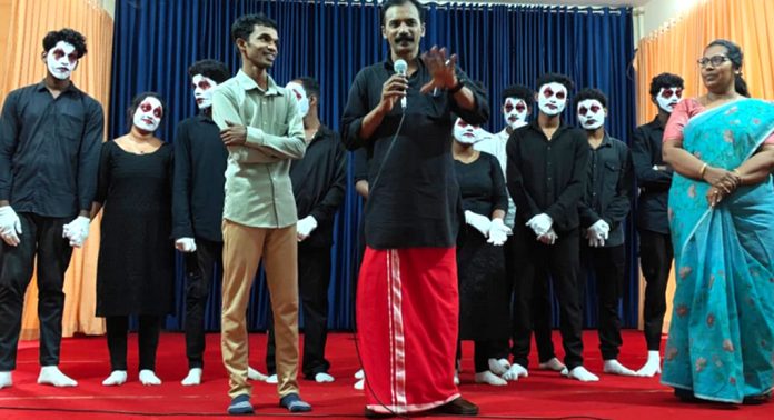 ലഹരിവിരുദ്ധ വിദ്യാഭ്യാസ കലാജാഥ ; മാതൃകയായി റാന്നി ബി.ആർ.സിയും കേരള സ്റ്റേറ്റ് റൂട്രോണിക്സ് റാന്നി പഠന കേന്ദ്രവും ലഹരിവിരുദ്ധ വിദ്യാഭ്യാസ കലാജാഥ ; മാതൃകയായി റാന്നി ബി.ആർ.സിയും കേരള സ്റ്റേറ്റ് റൂട്രോണിക്സ് റാന്നി പഠന കേന്ദ്രവും
