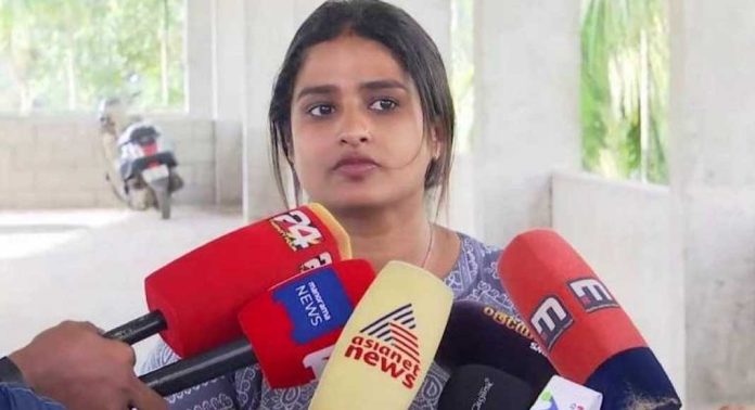 ബാധ്യത തീർക്കുമെന്ന ഉറപ്പ് കോൺഗ്രസ് നേതാക്കൾ ഇതുവരെ അറിയിച്ചിട്ടില്ല : എൻ എം വിജയന്റെ മരുമകൾ പത്മജ ബാധ്യത തീർക്കുമെന്ന ഉറപ്പ് കോൺഗ്രസ് നേതാക്കൾ ഇതുവരെ അറിയിച്ചിട്ടില്ല : എൻ എം വിജയന്റെ മരുമകൾ പത്മജ