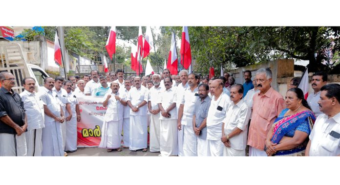 പിണറായി ഭരണം പോലീസിനെ വെറും പാർട്ടി ഗുണ്ടകളാക്കി മാറ്റി : പുതുശ്ശേരി പിണറായി ഭരണം പോലീസിനെ വെറും പാർട്ടി ഗുണ്ടകളാക്കി മാറ്റി : പുതുശ്ശേരി