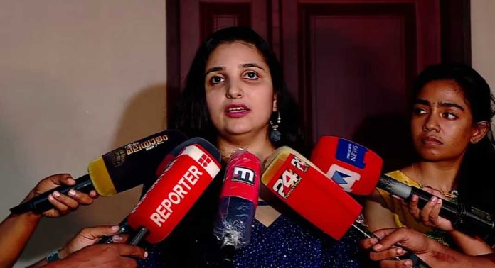 സൈബർ ആക്രമണവും അപകീർത്തികമായ പരാമർശങ്ങൾക്കെതിരെയും നടി റിനി ആൻ ജോർജ് മുഖ്യമന്ത്രിക്ക് പരാതി നൽകി സൈബർ ആക്രമണവും അപകീർത്തികമായ പരാമർശങ്ങൾക്കെതിരെയും നടി റിനി ആൻ ജോർജ് മുഖ്യമന്ത്രിക്ക് പരാതി നൽകി