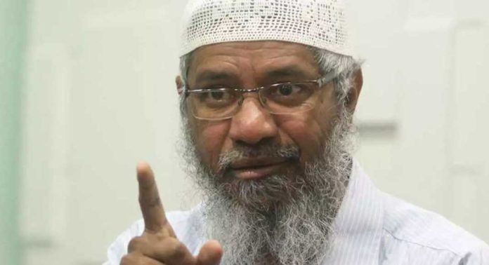 തനിക്കെതിരായ വ്യാജവാർത്തകളിൽ പ്രതികരിച്ച് മതപ്രഭാഷകൻ സാക്കിർ നായിക് തനിക്കെതിരായ വ്യാജവാർത്തകളിൽ പ്രതികരിച്ച് മതപ്രഭാഷകൻ സാക്കിർ നായിക്