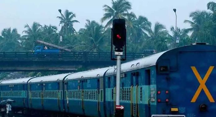 ഓടിത്തുടങ്ങിയ ട്രെയിനിൽ കയറാൻ ശ്രമം ; യാത്രക്കാരന്റെ കാൽ അറ്റുപോയി ഓടിത്തുടങ്ങിയ ട്രെയിനിൽ കയറാൻ ശ്രമം ; യാത്രക്കാരന്റെ കാൽ അറ്റുപോയി
