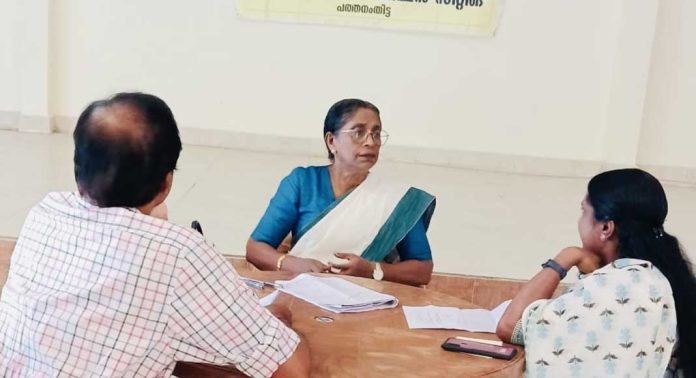 വനിതാ കമ്മിഷന് അദാലത്ത് : 15 പരാതിക്ക് പരിഹാരം വനിതാ കമ്മിഷന് അദാലത്ത് : 15 പരാതിക്ക് പരിഹാരം