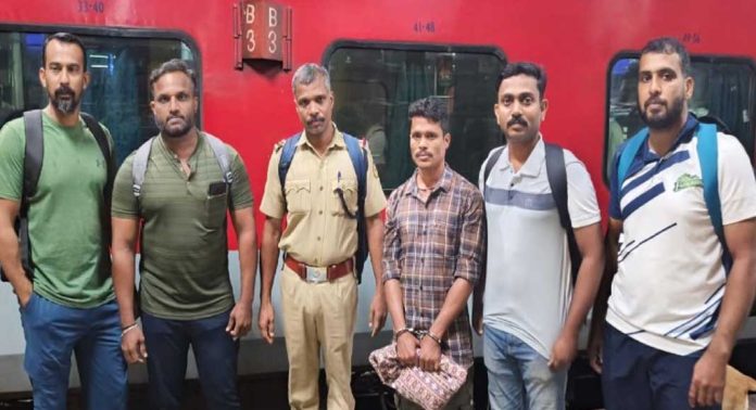 വിജില് കൊലക്കേസ് രണ്ടാം പ്രതി രഞ്ജിത്തിനെ കേരളത്തില് എത്തിച്ചു വിജില് കൊലക്കേസ് രണ്ടാം പ്രതി രഞ്ജിത്തിനെ കേരളത്തില് എത്തിച്ചു