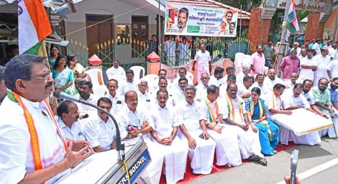വോട്ടുകൊള്ള നടത്തി അധികാരം കയ്യാളിയവര് രാജ്യത്തിന്റെ ജനാധിപത്യ സംവിധാനം തകര്ക്കുന്നു : ആന്റോ ആന്റണി എം.പി വോട്ടുകൊള്ള നടത്തി അധികാരം കയ്യാളിയവര് രാജ്യത്തിന്റെ ജനാധിപത്യ സംവിധാനം തകര്ക്കുന്നു : ആന്റോ ആന്റണി എം.പി