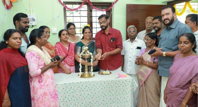 ഇരവിപേരൂര് ഗ്രാമപഞ്ചായത്ത് ആറാം വാര്ഡിലെ അങ്കണവാടി ഉദ്ഘാടനം ചെയ്തു ഇരവിപേരൂര് ഗ്രാമപഞ്ചായത്ത് ആറാം വാര്ഡിലെ അങ്കണവാടി ഉദ്ഘാടനം ചെയ്തു