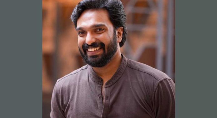 അമിത് ചക്കാലക്കലിന്റെ രണ്ട് വാഹനങ്ങള് കൂടി പിടിച്ചെടുത്ത് കസ്റ്റംസ് അമിത് ചക്കാലക്കലിന്റെ രണ്ട് വാഹനങ്ങള് കൂടി പിടിച്ചെടുത്ത് കസ്റ്റംസ്