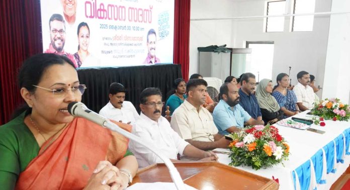 പത്തനംതിട്ട നഗരസഭ വികസന സദസ് മന്ത്രി ഉദ്ഘാടനം ചെയ്തു പത്തനംതിട്ട നഗരസഭ വികസന സദസ് മന്ത്രി ഉദ്ഘാടനം ചെയ്തു