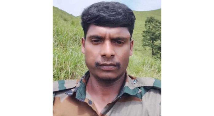 കടുവയുടെ ആക്രമണത്തിൽ വനം വകുപ്പ് വാച്ചർ കൊല്ലപ്പെട്ടു കടുവയുടെ ആക്രമണത്തിൽ വനം വകുപ്പ് വാച്ചർ കൊല്ലപ്പെട്ടു