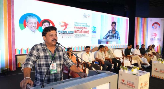 പരീക്ഷ കഴിഞ്ഞ് വിജയിക്കുന്നവർക്ക് അപ്പോൾ തന്നെ ഡിജിറ്റൽ ഡ്രൈവിംഗ് ലൈസൻസ് ; പ്രഖ്യാപനവുമായി ഗണേഷ് കുമാർ പരീക്ഷ കഴിഞ്ഞ് വിജയിക്കുന്നവർക്ക് അപ്പോൾ തന്നെ ഡിജിറ്റൽ ഡ്രൈവിംഗ് ലൈസൻസ് ; പ്രഖ്യാപനവുമായി ഗണേഷ് കുമാർ