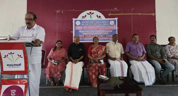 അധ്യാപകര്ക്കായി സംഘടിപ്പിച്ച ഏകദിന പരിശീലനം കുളനട കുടുംബശ്രീ കഫേ പ്രീമിയം ഹാളില് നടന്നു അധ്യാപകര്ക്കായി സംഘടിപ്പിച്ച ഏകദിന പരിശീലനം കുളനട കുടുംബശ്രീ കഫേ പ്രീമിയം ഹാളില് നടന്നു