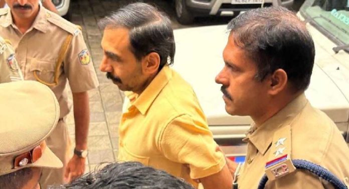 ശബരിമല സ്വർണക്കൊള്ള ; തെളിവെടുപ്പ് പൂർത്തിയാക്കി ഉണ്ണികൃഷ്ണൻ പോറ്റിയെ തിരുവനന്തപുരത്ത് എത്തിച്ചു ശബരിമല സ്വർണക്കൊള്ള ; തെളിവെടുപ്പ് പൂർത്തിയാക്കി ഉണ്ണികൃഷ്ണൻ പോറ്റിയെ തിരുവനന്തപുരത്ത് എത്തിച്ചു