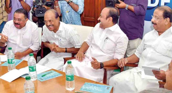 തലവേദന ഒഴിയാതെ കോൺഗ്രസ് ; അഞ്ച് മന്ത്രിസ്ഥാനം മുസ്ലിം ലീഗും രണ്ട് മന്ത്രിസ്ഥാനം കേരള കോൺഗ്രസ് ജോസഫ് വിഭാഗവും ആവശ്യപ്പെട്ടു തലവേദന ഒഴിയാതെ കോൺഗ്രസ് ; അഞ്ച് മന്ത്രിസ്ഥാനം മുസ്ലിം ലീഗും രണ്ട് മന്ത്രിസ്ഥാനം കേരള കോൺഗ്രസ് ജോസഫ് വിഭാഗവും ആവശ്യപ്പെട്ടു