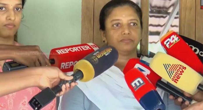 ഒപ്പം നിന്നവർക്കും അന്വേഷണത്തിൽ കൂടെ ഉണ്ടായിരുന്നവർക്കും ഒരുപാട് നന്ദി ; എ ഡി എം നവീൻ ബാബുവിന്റെ കുടുംബം ഒപ്പം നിന്നവർക്കും അന്വേഷണത്തിൽ കൂടെ ഉണ്ടായിരുന്നവർക്കും ഒരുപാട് നന്ദി ; എ ഡി എം നവീൻ ബാബുവിന്റെ കുടുംബം