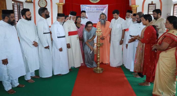 സ്ത്രീകൾ നീതിക്കും സത്യത്തിനും വേണ്ടി നിലകൊള്ളണം : ഡോ. സിസ തോമസ് സ്ത്രീകൾ നീതിക്കും സത്യത്തിനും വേണ്ടി നിലകൊള്ളണം : ഡോ. സിസ തോമസ്