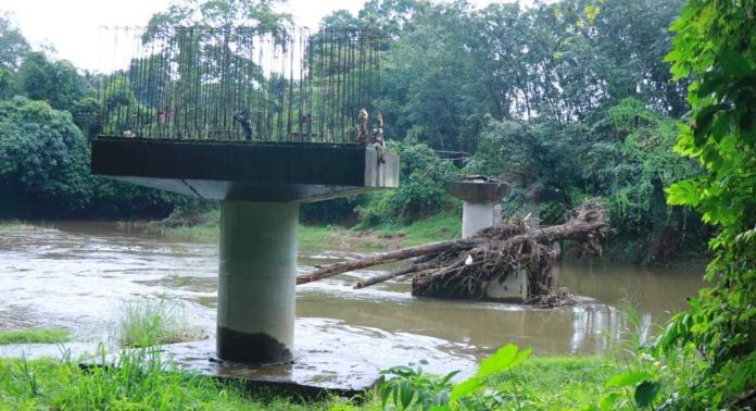 മറുകര തൊടാതെ ചിറ്റൂർകടവ് പാലം മറുകര തൊടാതെ ചിറ്റൂർകടവ് പാലം