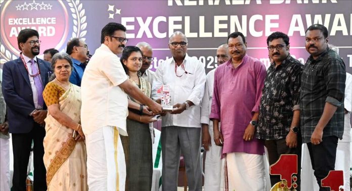 കേരള ബാങ്ക് എക്സലൻസ് അവാർഡ് വീണ്ടും റാന്നി സർവീസ് സഹകരണ ബാങ്കിന് കേരള ബാങ്ക് എക്സലൻസ് അവാർഡ് വീണ്ടും റാന്നി സർവീസ് സഹകരണ ബാങ്കിന്
