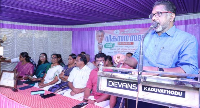 ഏഴംകുളം ഗ്രാമപഞ്ചായത്ത് വികസന സദസ് സംഘടിപ്പിച്ചു ഏഴംകുളം ഗ്രാമപഞ്ചായത്ത് വികസന സദസ് സംഘടിപ്പിച്ചു
