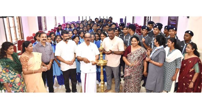 സാമൂഹിക പ്രതിബദ്ധതയുള്ള വിദ്യാർത്ഥികൾ സ്കൗട്ട് ആൻഡ് ഗൈഡ് പ്രസ്ഥാനത്തിന്റെ സംഭാവന : ജോർജ് എബ്രഹാം സാമൂഹിക പ്രതിബദ്ധതയുള്ള വിദ്യാർത്ഥികൾ സ്കൗട്ട് ആൻഡ് ഗൈഡ് പ്രസ്ഥാനത്തിന്റെ സംഭാവന : ജോർജ് എബ്രഹാം