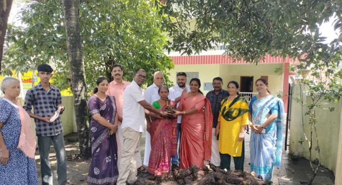 പഴവങ്ങാടി ഗ്രാമ പഞ്ചായത്ത് കൃഷിഭവന്റെ നേതൃത്വത്തിൽ വാഴക്കന്ന് വിതരണം നടത്തി പഴവങ്ങാടി ഗ്രാമ പഞ്ചായത്ത് കൃഷിഭവന്റെ നേതൃത്വത്തിൽ വാഴക്കന്ന് വിതരണം നടത്തി