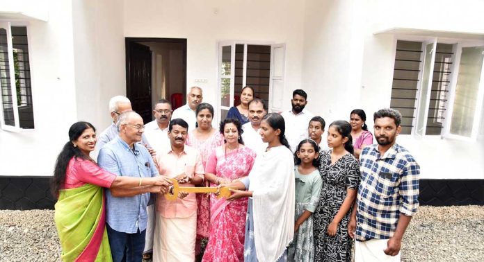 ഡോ. എം .എസ്. സുനിലിന്റെ 363-മത് സ്നേഹഭവനം പ്രീതിക്കും രതീഷിനും രണ്ട് പെൺ കുഞ്ഞുങ്ങൾക്കും ഡോ. എം .എസ്. സുനിലിന്റെ 363-മത് സ്നേഹഭവനം പ്രീതിക്കും രതീഷിനും രണ്ട് പെൺ കുഞ്ഞുങ്ങൾക്കും