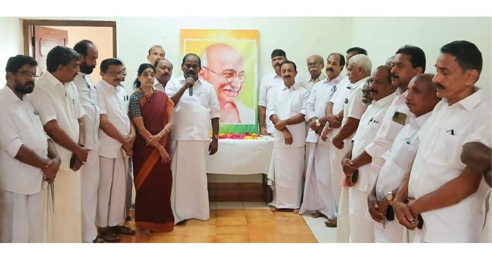 ഗാന്ധിജി ജനമനസ്സുകളില് ജീവിക്കുന്ന ഇതിഹാസം : പ്രൊഫ. സതീഷ് കൊച്ചു പറമ്പില് ഗാന്ധിജി ജനമനസ്സുകളില് ജീവിക്കുന്ന ഇതിഹാസം : പ്രൊഫ. സതീഷ് കൊച്ചു പറമ്പില്