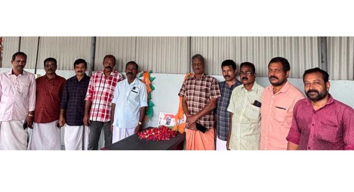മഹാത്മാ ഗാന്ധി അനുസ്മരണ യോഗവും ഛായാചിത്രത്താൽ പുഷ്പാര്ച്ചനയൂം നടത്തി മഹാത്മാ ഗാന്ധി അനുസ്മരണ യോഗവും ഛായാചിത്രത്താൽ പുഷ്പാര്ച്ചനയൂം നടത്തി