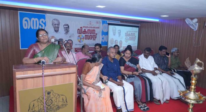 നെടുമ്പ്രം ഗ്രാമപഞ്ചായത്ത് വികസന സദസ് സംഘടിപ്പിച്ചു നെടുമ്പ്രം ഗ്രാമപഞ്ചായത്ത് വികസന സദസ് സംഘടിപ്പിച്ചു