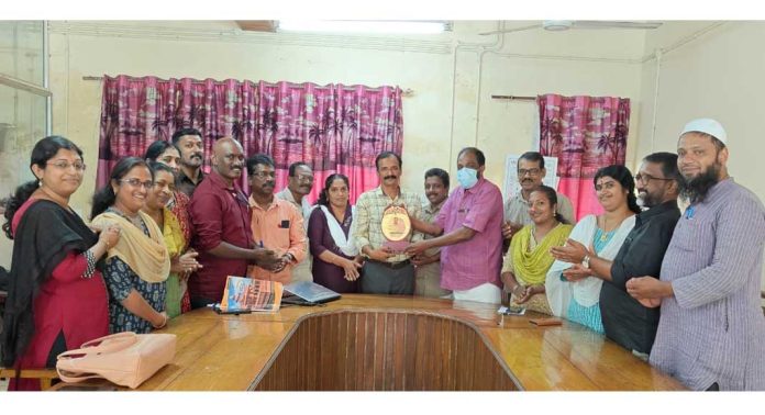 ബി.പി.സി ഷാജി എ. സലാമിനെ റാന്നി ഗ്രാമ പഞ്ചായത്ത് ആദരിച്ചു ബി.പി.സി ഷാജി എ. സലാമിനെ റാന്നി ഗ്രാമ പഞ്ചായത്ത് ആദരിച്ചു