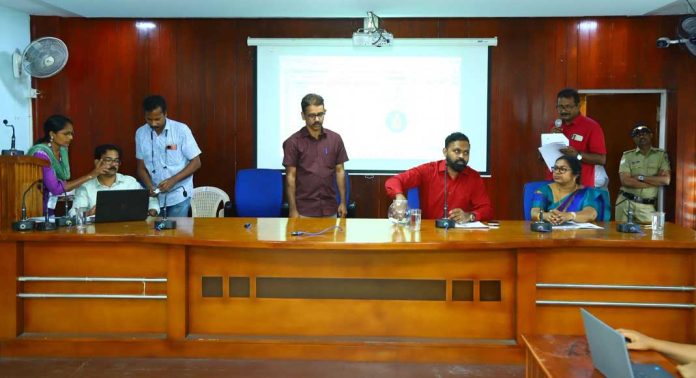 തദ്ദേശ തിരഞ്ഞെടുപ്പ് : സംവരണ വാര്ഡുകളുടെ നറുക്കെടുപ്പ് ആരംഭിച്ചു തദ്ദേശ തിരഞ്ഞെടുപ്പ് : സംവരണ വാര്ഡുകളുടെ നറുക്കെടുപ്പ് ആരംഭിച്ചു
