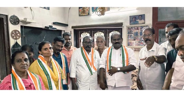 സി.പി.ഐ, എന്.സി.പി നേതാക്കള് കോണ്ഗ്രസില് ചേര്ന്നു സി.പി.ഐ, എന്.സി.പി നേതാക്കള് കോണ്ഗ്രസില് ചേര്ന്നു