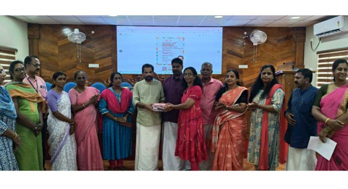 ഫസ്റ്റ് എയിഡ് കിറ്റ് വിതരണം ചെയ്തു ഫസ്റ്റ് എയിഡ് കിറ്റ് വിതരണം ചെയ്തു
