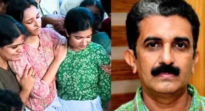 നവീൻ ബാബുവിന്റ മരണത്തിൽ തുടരന്വേഷണം ആവശ്യപ്പെട്ട് കുടുംബം നൽകിയ ഹർജി സെഷൻസ് കോടതിയിലേക്ക് മാറ്റി നവീൻ ബാബുവിന്റ മരണത്തിൽ തുടരന്വേഷണം ആവശ്യപ്പെട്ട് കുടുംബം നൽകിയ ഹർജി സെഷൻസ് കോടതിയിലേക്ക് മാറ്റി