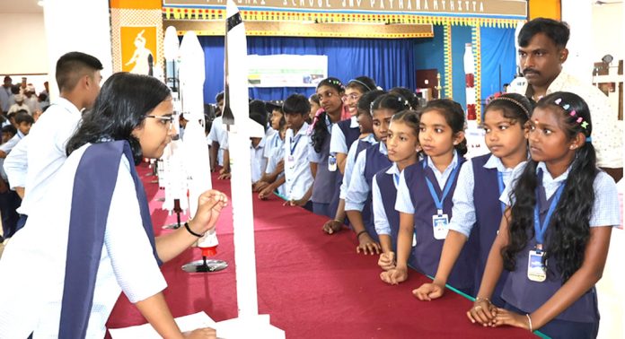 വെച്ചൂച്ചിറ നവോദയയിൽ സ്പെയ്സ് എക്സിബിഷൻ വെച്ചൂച്ചിറ നവോദയയിൽ സ്പെയ്സ് എക്സിബിഷൻ