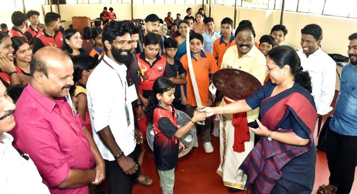 പത്തനംതിട്ട ജില്ലാ കളരിപ്പയറ്റ് അസോസിയേഷന്റെ നേതൃത്വത്തിൽ കളരിപ്പയറ്റ് ചാമ്പ്യൻഷിപ്പ് നടത്തി പത്തനംതിട്ട ജില്ലാ കളരിപ്പയറ്റ് അസോസിയേഷന്റെ നേതൃത്വത്തിൽ കളരിപ്പയറ്റ് ചാമ്പ്യൻഷിപ്പ് നടത്തി