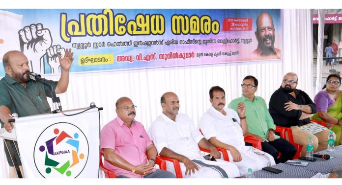 സ്റ്റാര് ഹെല്ത്ത് ഇന്ഷ്വറന്സ് കമ്പനിയുടെ മുമ്പില് പ്രതിഷേധവുമായി ഏജന്റുമാര് സ്റ്റാര് ഹെല്ത്ത് ഇന്ഷ്വറന്സ് കമ്പനിയുടെ മുമ്പില് പ്രതിഷേധവുമായി ഏജന്റുമാര്