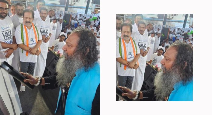 സെക്കണ്ടുകൾ കൊണ്ട് ചെന്നിത്തലയുടെ തലയും ‘തലവര’യും : ജിതേഷ്ജിയുടെ വേഗവരയ്ക്ക് മോഡലായി രമേശ് ചെന്നിത്തല സെക്കണ്ടുകൾ കൊണ്ട് ചെന്നിത്തലയുടെ തലയും ‘തലവര’യും : ജിതേഷ്ജിയുടെ വേഗവരയ്ക്ക് മോഡലായി രമേശ് ചെന്നിത്തല