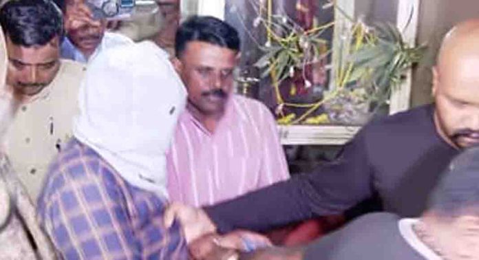 കഴക്കൂട്ടത്ത് ഹോസ്റ്റലിൽ അതിക്രമിച്ചു കയറി പെൺകുട്ടിയെ ലൈംഗിക പീഡനത്തിരയാക്കിയ സംഭവത്തിൽ കൂടുതൽ വിവരങ്ങൾ പുറത്ത് കഴക്കൂട്ടത്ത് ഹോസ്റ്റലിൽ അതിക്രമിച്ചു കയറി പെൺകുട്ടിയെ ലൈംഗിക പീഡനത്തിരയാക്കിയ സംഭവത്തിൽ കൂടുതൽ വിവരങ്ങൾ പുറത്ത്
