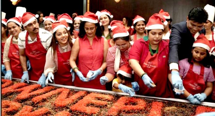 ക്രിസ്തുമസിനുള്ള കേക്ക് മിക്സിങ്ങിന് ആവേശത്തുടക്കം ക്രിസ്തുമസിനുള്ള കേക്ക് മിക്സിങ്ങിന് ആവേശത്തുടക്കം