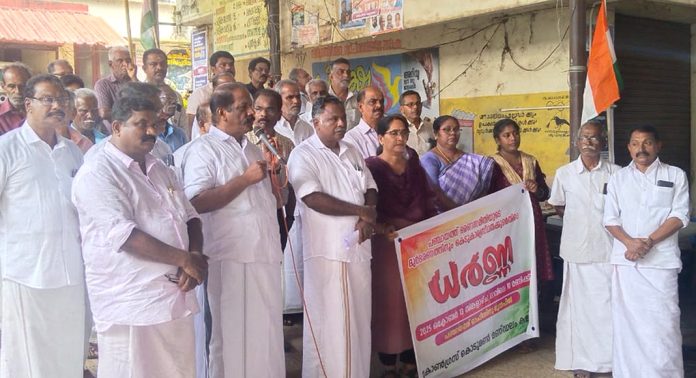 അശാസ്ത്രീയമായ വാർഡ് വിഭജനത്തിനെതിരെ കോൺഗ്രസ് കൊടുമൺ മണ്ഡലം കമ്മറ്റിയുടെ നേതൃത്വത്തിൽ പ്രതിഷേധ ധർണ്ണ നടത്തി അശാസ്ത്രീയമായ വാർഡ് വിഭജനത്തിനെതിരെ കോൺഗ്രസ് കൊടുമൺ മണ്ഡലം കമ്മറ്റിയുടെ നേതൃത്വത്തിൽ പ്രതിഷേധ ധർണ്ണ നടത്തി