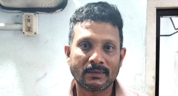 കോന്നിയില് വനിതാ എസ് ഐ യുടെ കയ്യിൽ കയറി പിടിച്ച യുവാവിനെ റിമാൻഡ് ചെയ്തു കോന്നിയില് വനിതാ എസ് ഐ യുടെ കയ്യിൽ കയറി പിടിച്ച യുവാവിനെ റിമാൻഡ് ചെയ്തു